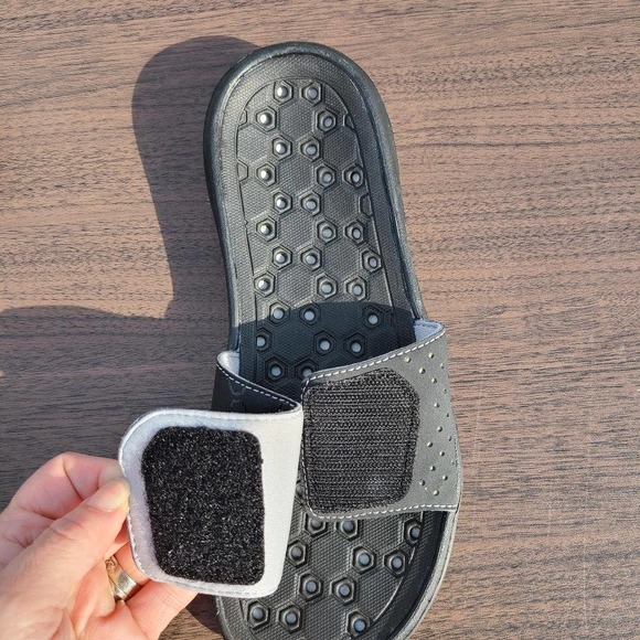 Under Armour UA Playmaker III Slides Sandals Size Y6 - Picture 9 of 11